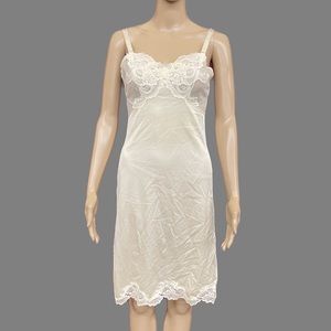 Vintage 1970’s Montgomery Ward Cream Lacey Butterfly Bust Slip dress Size 10/32
